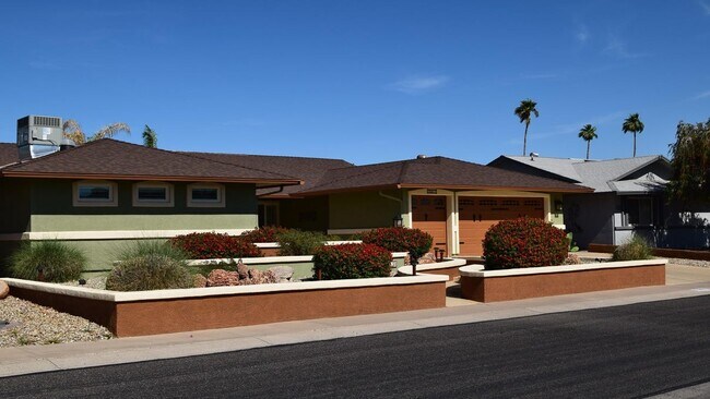 18813 N Welk Dr Sun City, AZ 85373 photo 2