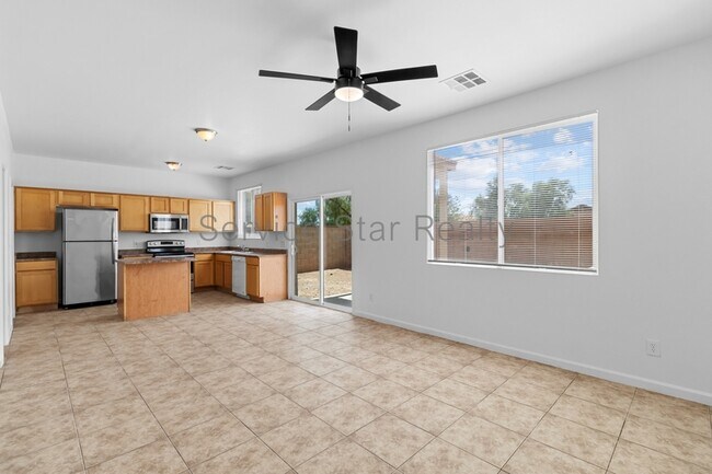 17445 W Mandalay Ln Surprise, AZ 85388 photo 4