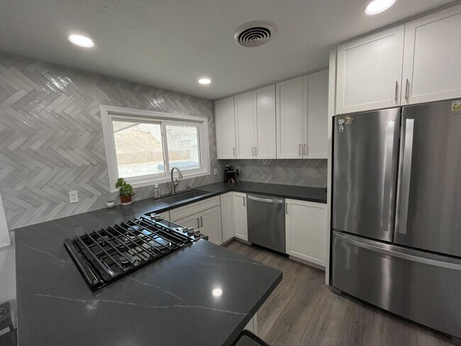 9524 Abbeywood Rd Santee, CA 92071 photo 2