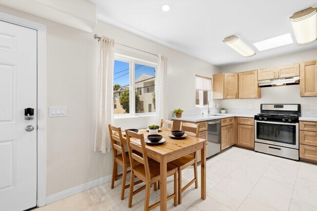 1668 Missouri St San Diego, CA 92109 photo 3