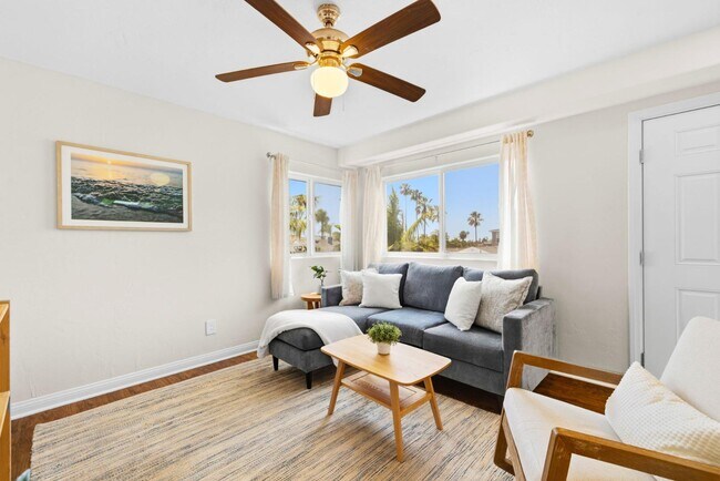 1668 Missouri St San Diego, CA 92109 photo 2
