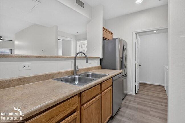 6770 N 47th Ave Glendale, AZ 85301 photo 4
