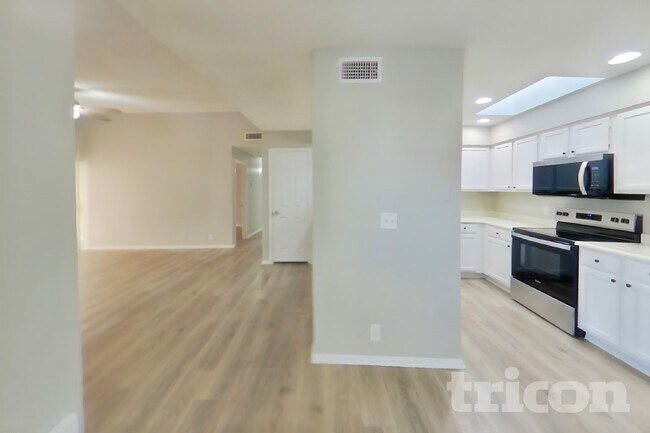 14239 N 50th Dr Glendale, AZ 85306 photo 4