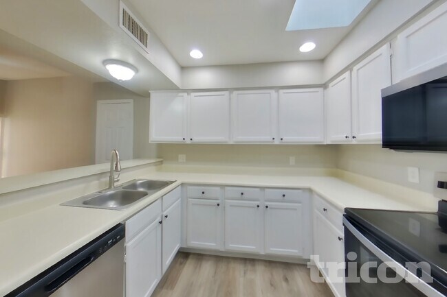 14239 N 50th Dr Glendale, AZ 85306 photo 5