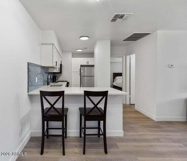 302 E Monte Vista Rd Phoenix, AZ 85004 photo 4