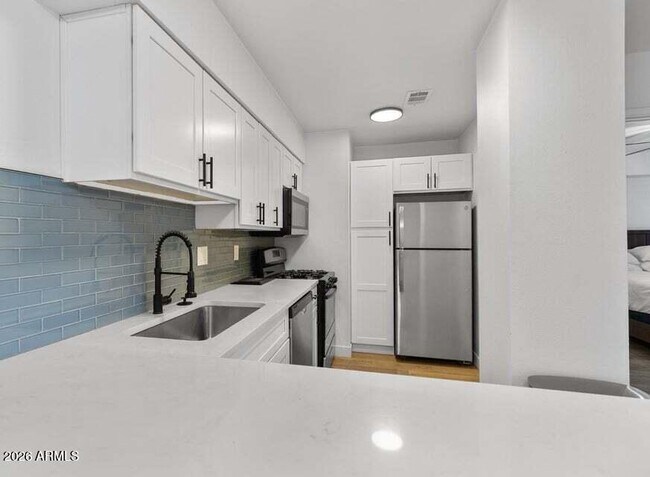 302 E Monte Vista Rd Phoenix, AZ 85004 photo 2
