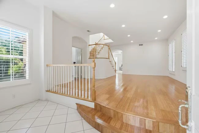 8010 Gilman Ct La Jolla, CA 92037 photo 3