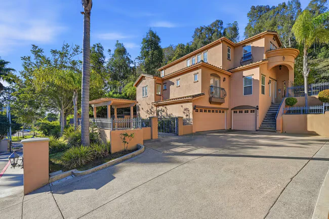 8010 Gilman Ct La Jolla, CA 92037