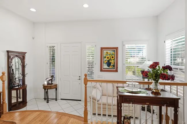 8010 Gilman Ct La Jolla, CA 92037 photo 4