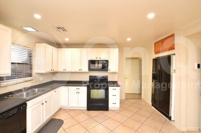 660 E 1st Ave Mesa, AZ 85204 photo 3