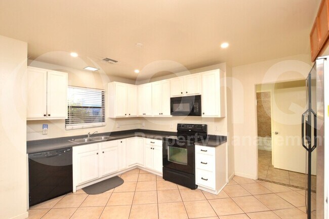 660 E 1st Ave Mesa, AZ 85204 photo 4