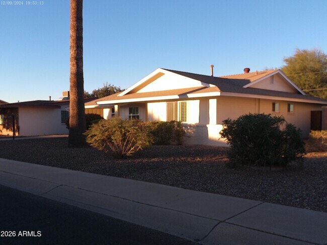 11644 N Balboa Dr Sun City, AZ 85351 photo 3