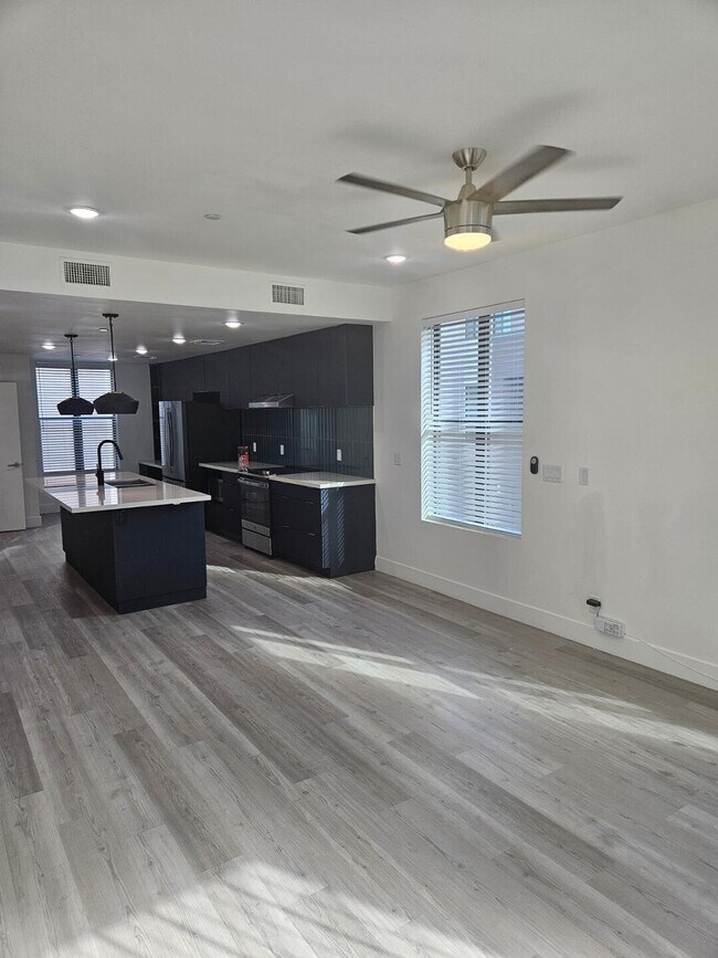 309 S Roosevelt St Tempe, AZ 85281 photo 2