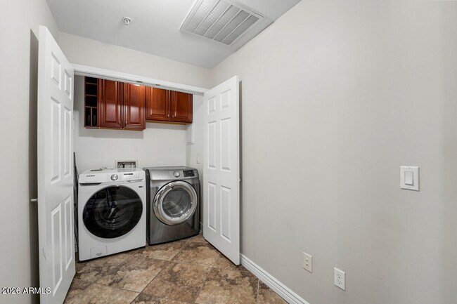 5450 E Deer Valley Dr Phoenix, AZ 85054 photo 3
