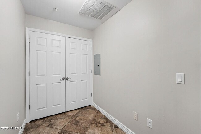 5450 E Deer Valley Dr Phoenix, AZ 85054 photo 2