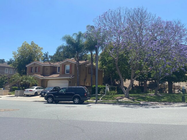 992 Yosemite Dr Chula Vista, CA 91914 photo 2