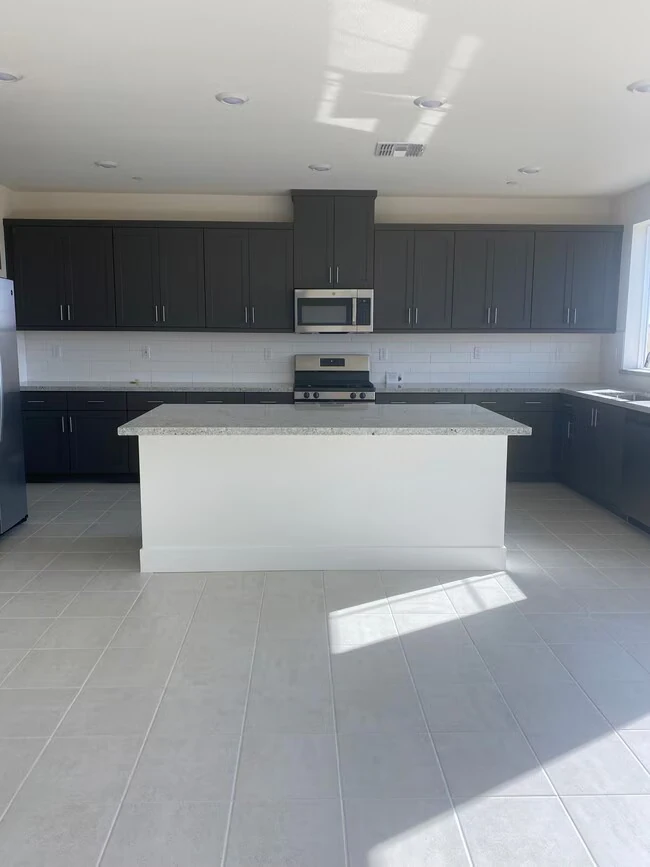 2466 Elan Dr Fairfield, CA 94533 photo 4