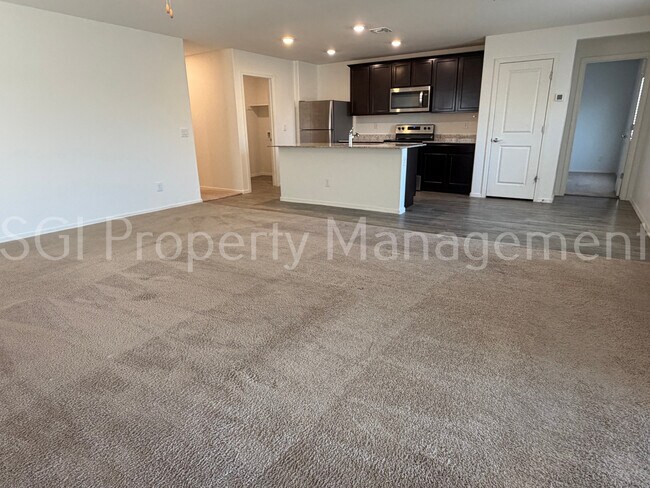 526 W Black Hawk Pl Casa Grande, AZ 85122 photo 5
