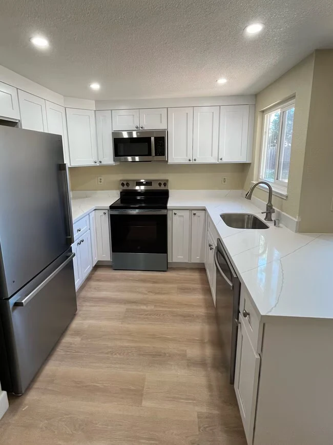 1522 Rhododendron Dr Livermore, CA 94551 photo 3