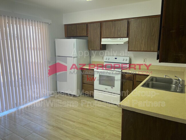 2228 E Broadway Rd photo 4