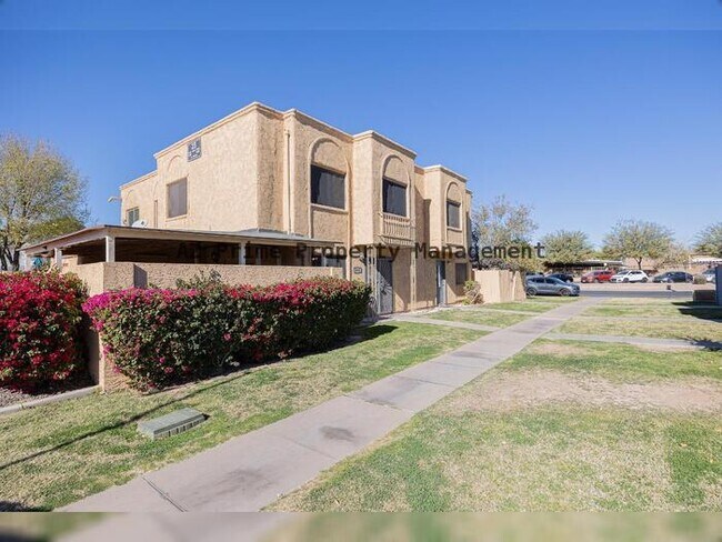 5412 W Sheena Dr Glendale, AZ 85306 photo 2