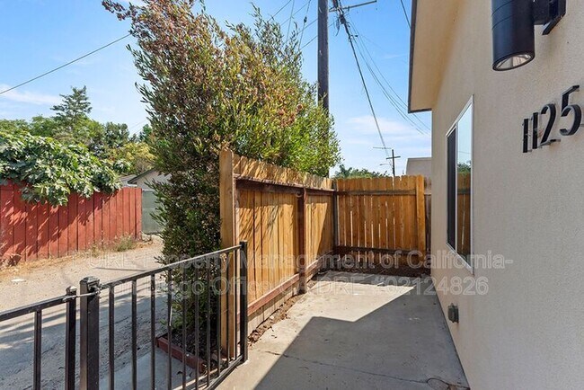 1125 S Pine St Escondido, CA 92025 photo 4