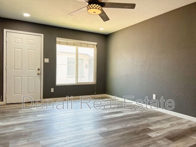 2726 E Willetta St Phoenix, AZ 85008 photo 5
