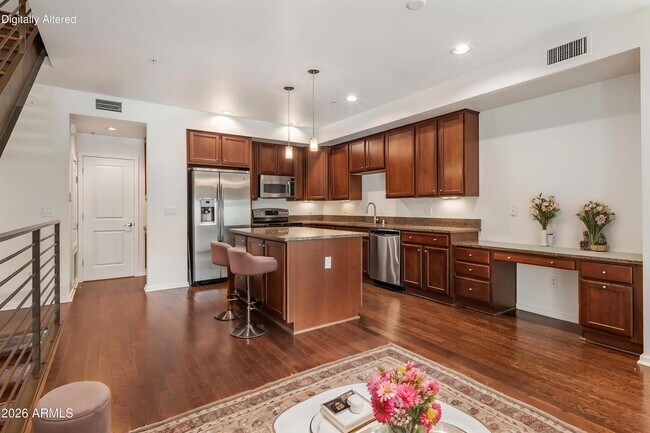 525 W Lakeside Dr Tempe, AZ 85281 photo 2