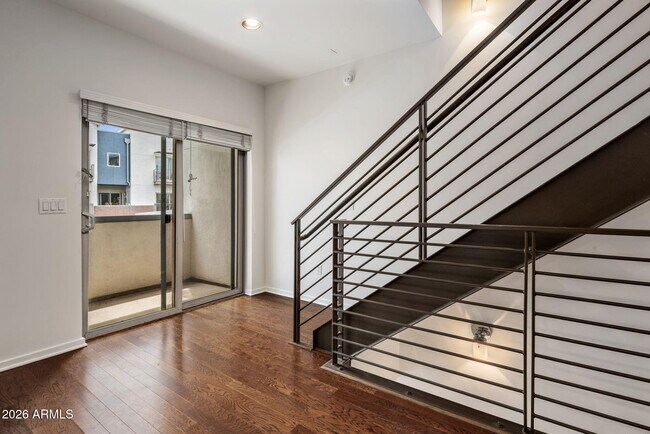 525 W Lakeside Dr Tempe, AZ 85281 photo 4