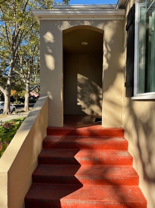 1736 Sycamore St Napa, CA 94559 photo 2