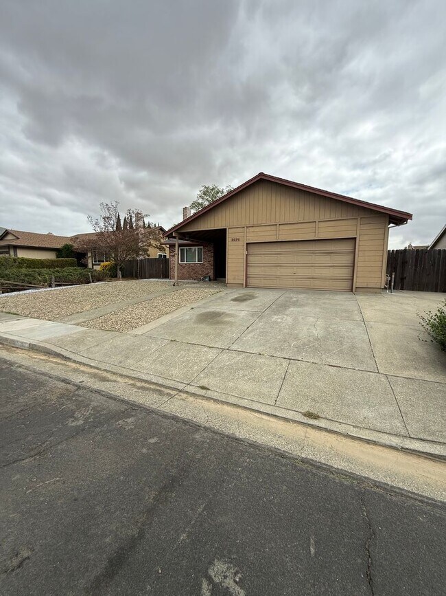 Refurbished 4 Bedroom Home photo 2