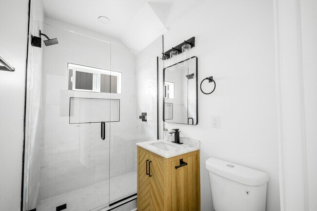 6170 Akins Ave San Diego, CA 92114 photo 2