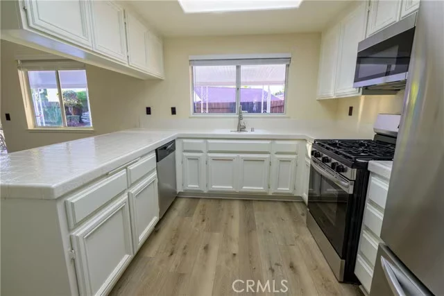 24784 Half Dome Ct Murrieta, CA 92562 photo 3
