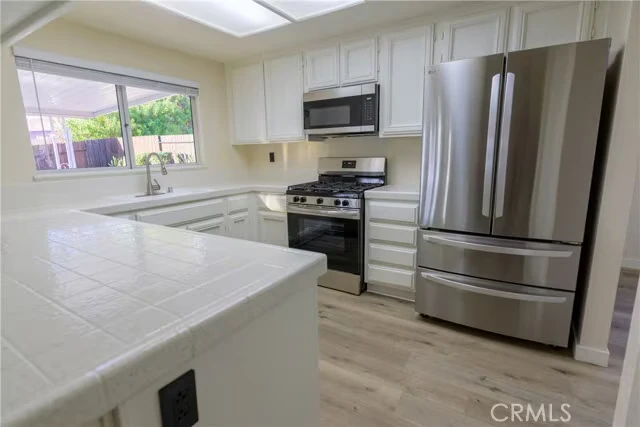 24784 Half Dome Ct Murrieta, CA 92562 photo 2