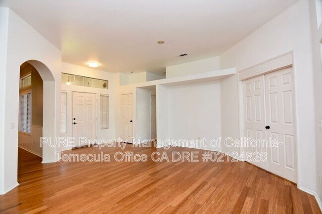 26938 Montseratt Ct Murrieta, CA 92563 photo 3
