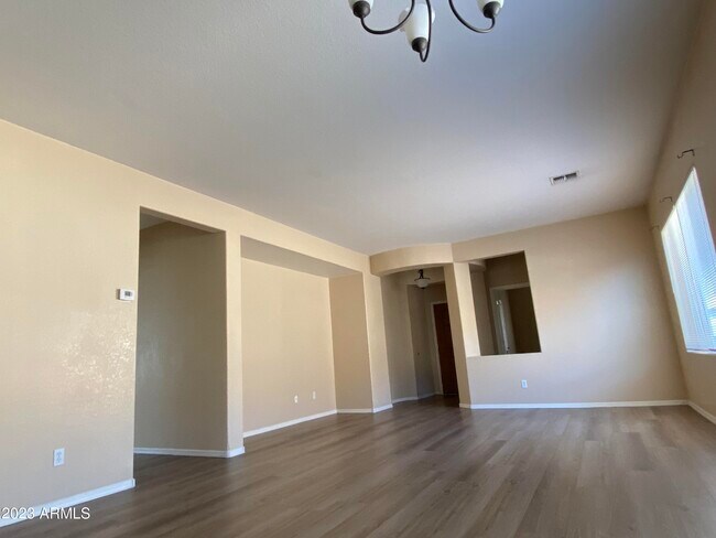 517 S 115th Dr photo 4