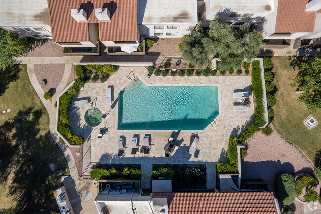 Shadow Bend Condominiums photo 3