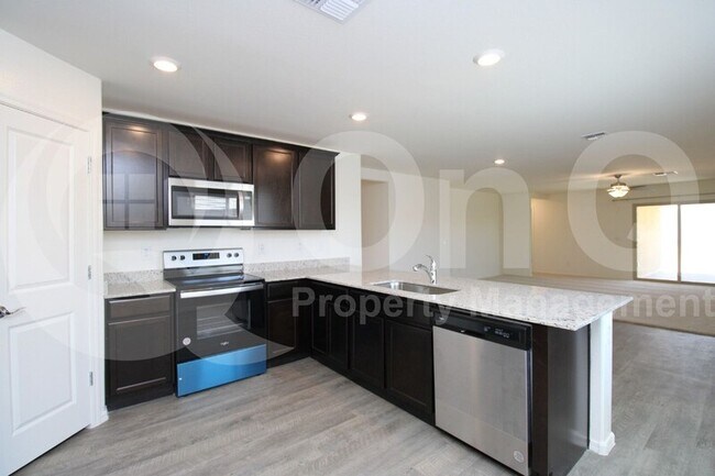 25760 W Samantha Way Buckeye, AZ 85326 photo 3