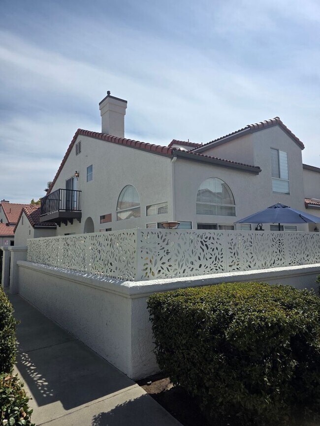 29576 Courtney Pl photo 2