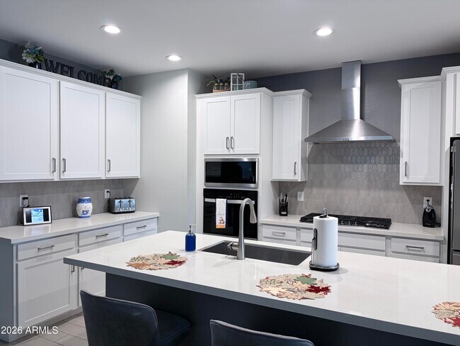 13635 W Phacelia Ln photo 2