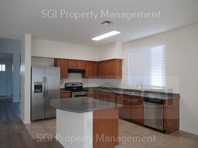 3123 W Pleasant Ln Phoenix, AZ 85041 photo 5