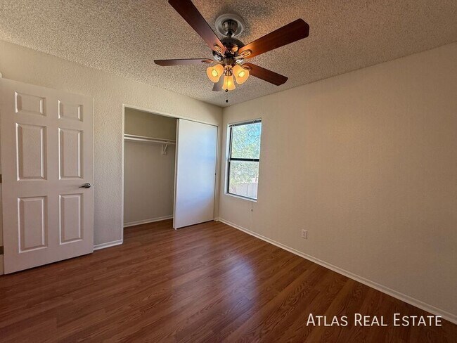 465 W Ivyglen St Mesa, AZ 85201 photo 4