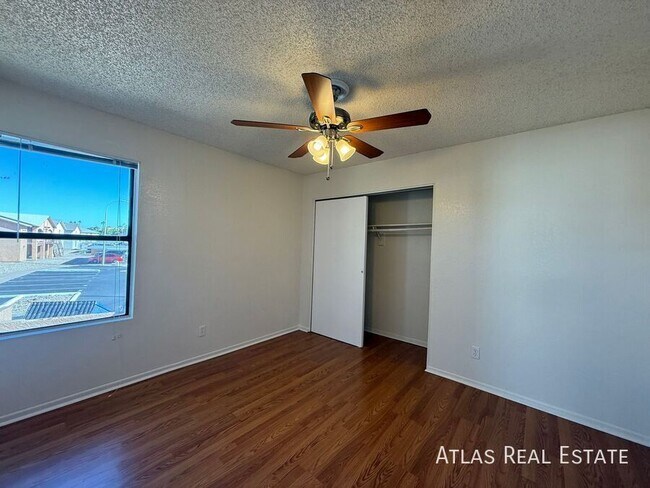 465 W Ivyglen St Mesa, AZ 85201 photo 3