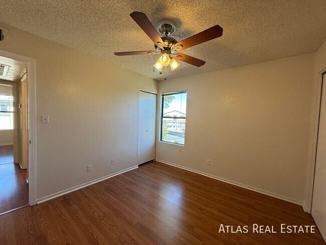 465 W Ivyglen St Mesa, AZ 85201 photo 2