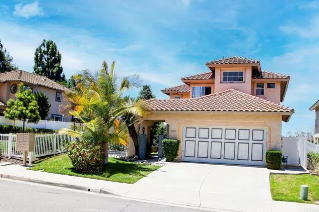 1633 Calle Las Casas Oceanside, CA 92056 photo 3