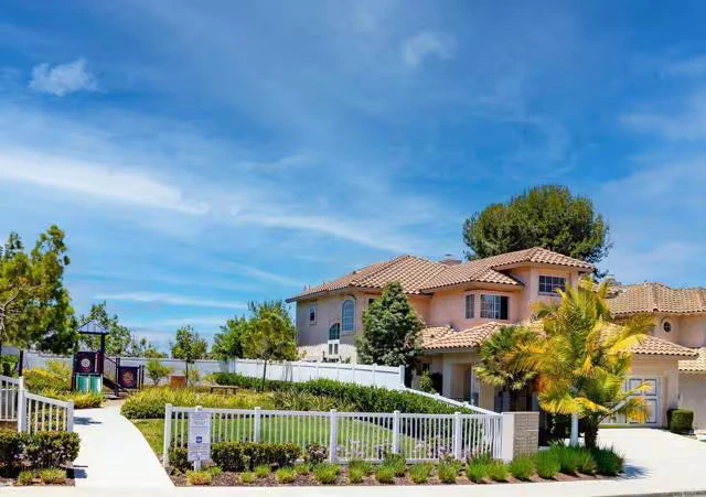 1633 Calle Las Casas Oceanside, CA 92056 photo 2