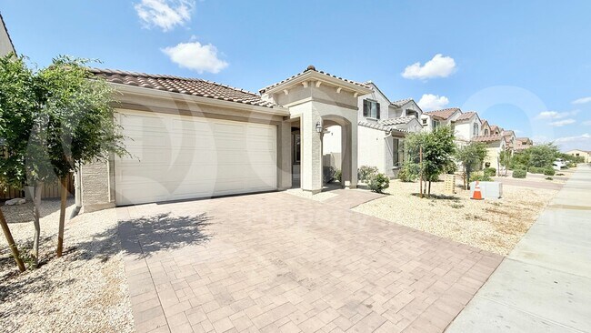 9034 W Luke Ave photo 3