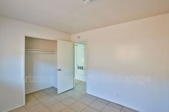 1702 W Vogel Ave Phoenix, AZ 85021 photo 4