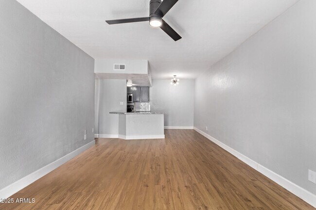3416 N 44th St Phoenix, AZ 85018 photo 4