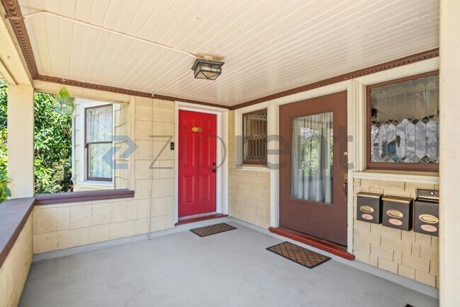 Unit 377 photo 2